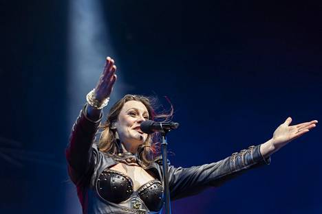Laulaja Floor Jansen teki välispiikeissään selväksi, että yhtye esiintyi Tampereella enemmän kuin mielellään. Edelliskerrasta olikin aikaa, sillä viimeksi Nightwish esiintyi kaupungissa vuonna 2015.