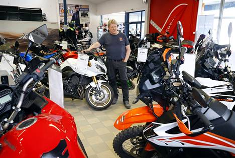 Raumalainen Juha ”Juuso” Lujala perusti moottoripyöräliike Moto-Rauman 1970-luvulla. 42 vuoden jälkeen hän myi yrityksen ja on sittemmin keskittynyt myymään käytettyjä kaksipyöräisiä Motis-yrityksessään.
