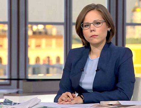 Politiikan tutkija ja toimittaja Darja Dugina kuoli lauantaina pommi-iskussa. Kuva on moskovalaisesta televisiostudiosta. Kuvan ottamisen päivämäärä ei ole Reutersin tiedossa.