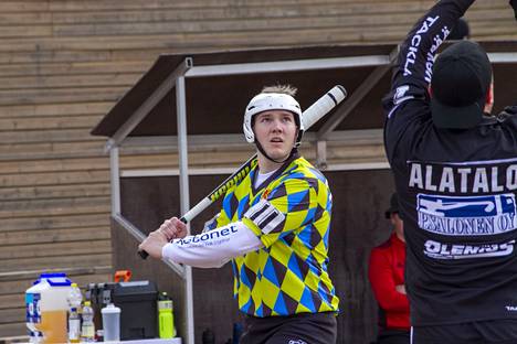 Samuli Kankaanpää on ollut tällä kaudella Pomarkun Pyryn suomensarjajoukkueen tehokkain kotiuttaja. Hänen onnistumisia tarvitaan tiistaina, kun vastaan asettuu Hyvinkään Tahko