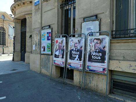 Pariisin pohjoispuolella sijaitsevassa Saint Denis -kaupungissa näyki perjantaina 22. huhtikuuta rikottuja vaalimainoksia. 