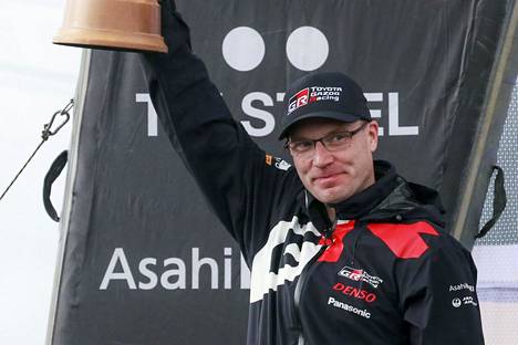 Toyotan tallipäällikkö Jari-Matti Latvala liikuttui Kalle Rovanperän voittamasta maailmanmestaruudesta.