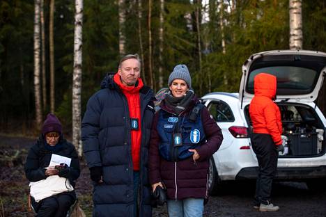 Komisario Koskisen ja Ulla Lundelinin (Eero Aho ja Maria Ylipää) rikostutkimuksia seurataan nyt myös ulkomailla. Koronatalvena 2020–2021 tv-sarjaa kuvattiin Mustassavuoressa.