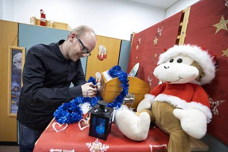 Jani Mäntylä ja Paco-apina valmistautuvat jo kymmenenteen yhteiseen pakohuonepeliin. Tällä kertaa teemana on joulu.