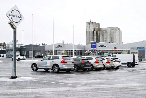 AutoPalin toimii sekä Porissa että Raumalla. Kuvassa Porin Mikkolan liiketilat. 