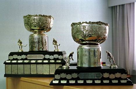 Vasemmalla alkuperäinen Kanada-malja, oikealla kopio HIFK:n mestaruusjuhlien jälkeen 1998.