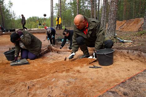 Kaivausten vetäjiin kuuluva väitöskirjatutkija Janne Soisalo toteaa, että Pyheensillan metsästäjä-keräilijäkulttuurissa riittää tutkittavaa vuosiksi. Kaikki tieto, mitä Hiittenharjun kaivauksilta saadaan, on käytännössä uutta.