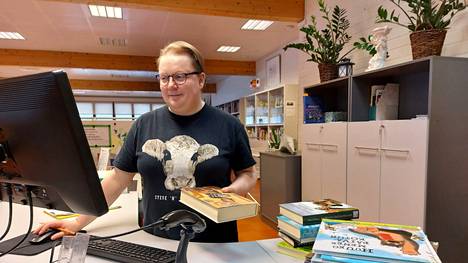 Kirjastoalaa opiskeleva Niina Riikonen pohtii, millainen kirjasto on 2040-luvulla.