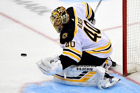 Tuukka Rask jatkaa pelejään odotetusti Boston Bruinsin NHL-joukkueessa.