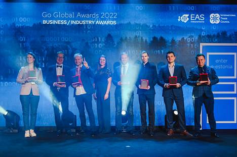 Palkittuja Go Global Awards -gaalassa: Admor Composites oy:n Juha Hiltunen kuvassa toinen vasemmalta.