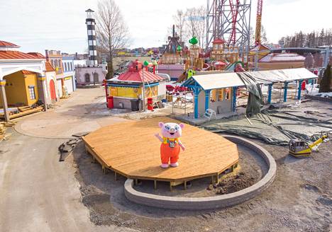 Särkänniemen huvipuiston Angry Birds Landin tilalle rakennetaa uusi teema-alue nimeltä Kärsänniemi. Huhtikuun alussa rakennustyöt olivat vielä käynnissä.