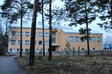 Peipohjan entinen koulu katoaa Kokemäen katukuvasta ensi syksynä.