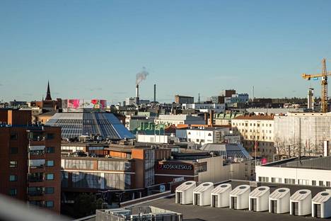 Tältä Tampere näytti kauppakeskus Ratinassa sijaitsevan ravintola Periscopen katolta kuvattuna huhtikuun loppupuolella. Kaupungin kasvu on ollut vauhdikasta, ja rakennustyömaat ja nosturit ovat kuuluneet kiinteästi Tampereen maisemaan viime vuosina.