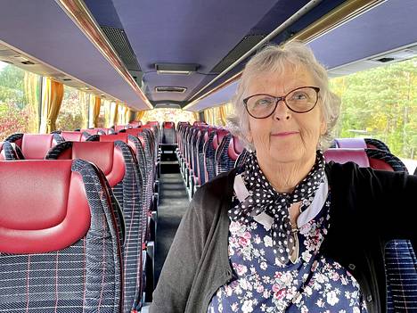 Ritva Vuorenpään mielestä parasta linja-autonkuljettajan toimessa ovat iloiset matkustajat.