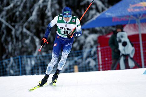 Yhdistetyn urheilija Eero Hirvonen on saanut alleen ehjän harjoituskauden.