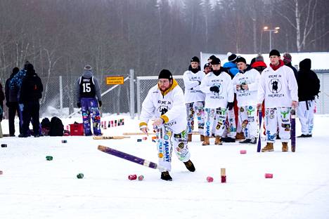 Akateemisen kyykän MM-kilpailut pelattiin Tampereella viimeksi vuonna 2020. Kuvassa Ville Tamminen pelaa pro-sarjassa joukkueensa Kolmi ja puoli miestä kanssa helmikuussa 2020.