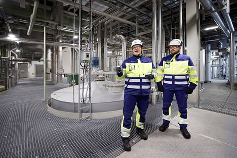 Tuotantojohtaja Jan Pettersson-Fernholm kertoo, että suuri osa Fortumin Harjavallan akkukierrätyslaitoksen työntekijöistä on entistä Venatorin väkeä. Akkuliiketoiminnan johtaja Tero Holländer uskoo, että akkuliiketoiminta tarjoaa jatkossa yhä enemmän töitä.
