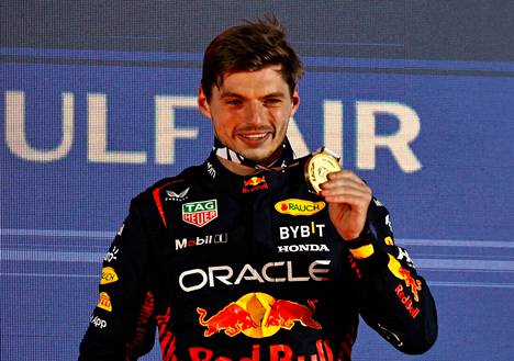 Max Verstappen voitti ylivoimaisesti F1:n avauskilpailun Bahrainissa sunnuntaina.