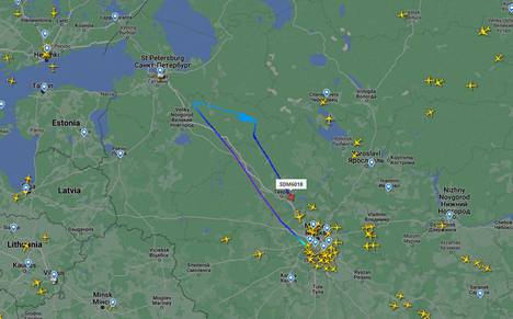 Esimerkiksi Moskovasta Pietariin suunnannut lento oli näyttänyt joutuneen kääntyneen takaisin lähtöasemaansa tiistaina.