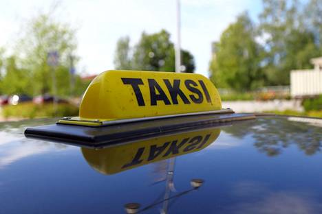 Vuoden 2020 käräjillä tuomitun taksiyrittäjän oikaisuvaatimus on herättänyt keskustelua PoSassa. Ensin taksiyrittäjää ei hyväksytty mukaan kilpailutukseen, mutta kuukautta myöhemmin PoSan yhtymähallitus hyväksyi yrittäjän oikaisuvaatimuksen yksimielisesti, joskin ehdollisesti.