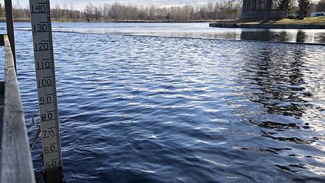 Huhtikuun aikana Keurusselän vedenpinnan korkeus on noussut Koskelanlammen mittauspisteellä 64 senttimetriä. Keurusselän vedenkorkeus on keskimääräistä korkeammalla, mutta kuitenkin 23 senttiä alempana kuin viime vuonna tähän aikaan.