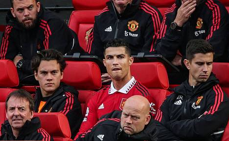 Cristiano Ronaldo on juuttunut vaihtopenkille Manchester Unitedissa.