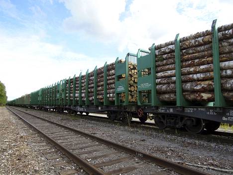 Suomen metsäteollisuus pitää harmillisena Venäjän päätöstä keskeyttää raakapuukuljetukset Saimaan kanavan kautta marraskuun alusta lähtien.