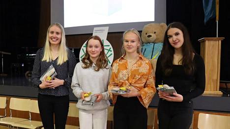 Vuoden viestijoukkue teki seurahistoriaa. Joukkueessa juoksivat Nelli Flyktman, Olivia Asikainen, Tessa Moisio ja Sini Sanaslahti.