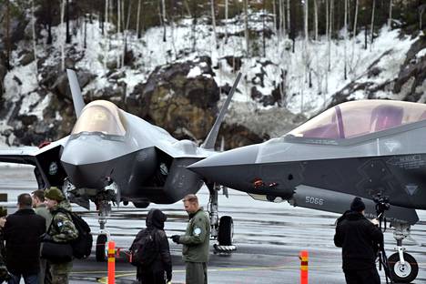 Lockheed Martinin F-35 -hävittäjiä esiteltiin mediaesittelyssä Pirkkalassa helmikuussa 2020. 
