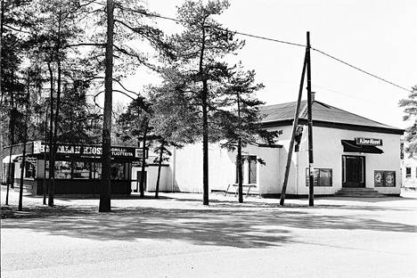 Harjavallan elokuvateatteri toukokuussa 1985, jolloin se oli ollut Kino-Huovi kuusi ja puoli vuotta. Alun perin talo rakennettiin Teatteri Satakuvalle, joka aloitti toimintansa elokuussa 1945.