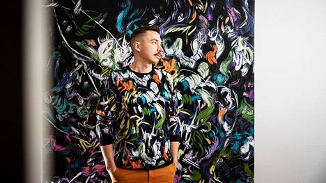 Pispala Clothingin toimitusjohtaja Onni Ikonen kuvattiin marraskuussa 2021 päällään brändin college-paita, joka pohjautuu tamperelaisen kuvataiteilijan Iidu Tikkasen teokseen Creatures of the deep.