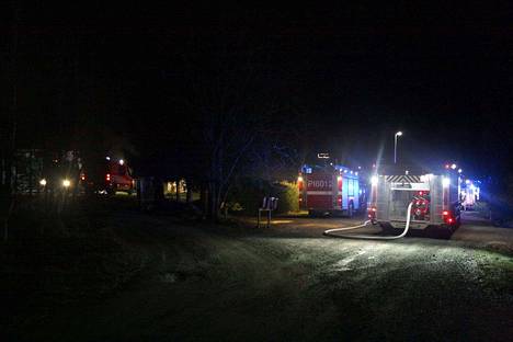 Sauna- ja varastorakennus tuhoutui palossa, yksi loukkaantui - Uutiset -  Tyrvään Sanomat