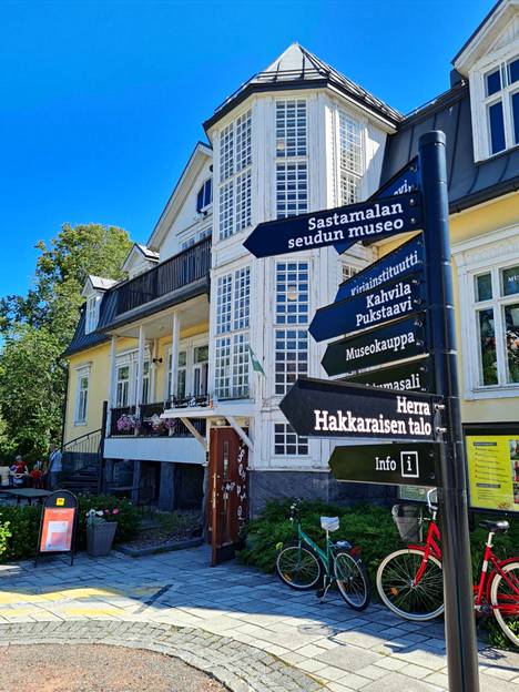 Kirjamuseo Pukstaavi palkittiin Sastamalan Oppaiden Reisuköpillä.