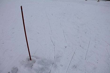 Jäällä kannattaa noudattaa varovaisuutta, vaikka Valkeakoskea ympäröivissä järvissä onkin jo melko paksu jääpeite. 