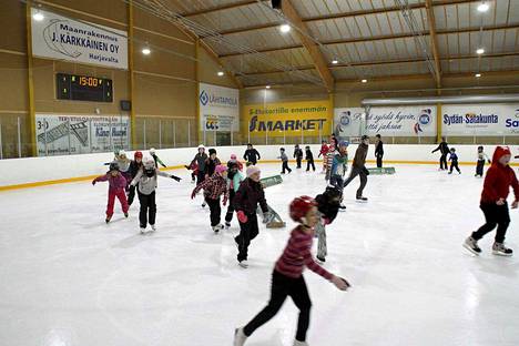 Tällaista oli Harjavallan jäähallissa perjantaina illalla - Urheilu -  Sydän-Satakunta