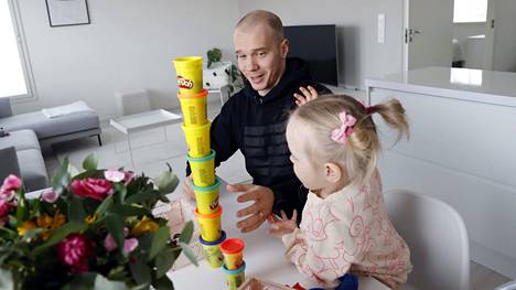 Niklas Nevalainen palasi vain muutama päivä kauden päättymisen jälkeen takaisin Suomeen ja Poriin. Kotona hän pääsi leikkimään 3-vuotiaan tyttärensä Livian kanssa.