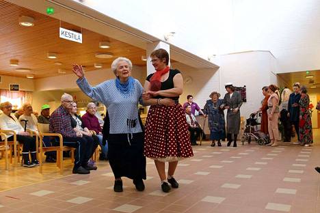 88-vuotias Valma Virkanen lähti mielellään näytökseen.
