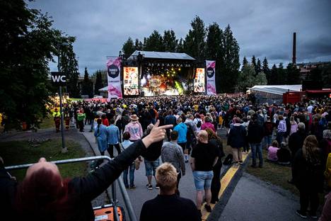 Katsoja etualalla antautui Popedan musiikille täysillä Tammerfestin lauantaiyössä Tampereen Ratinanniemessä 23. heinäkuuta.
