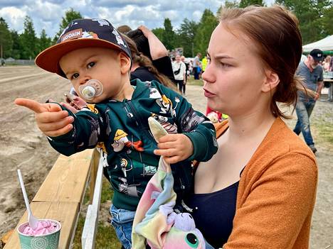 Vaikka 1,5-vuotias Toivo-Aslak Lius on sattuneesta syystä yhdessä äitinsä Anna-Kaisan kanssa raveista vasta ensimmäistä kertaa, on hän ennättänyt vierailla talleilla jo useaan otteeseen.