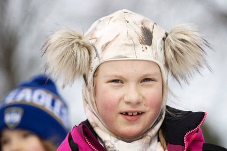 Ella Jokinen haluaisi harrastaa hiihtoa, mutta töyssyt eivät ole tulevan tähtihiihtäjän mielestä kivoja.