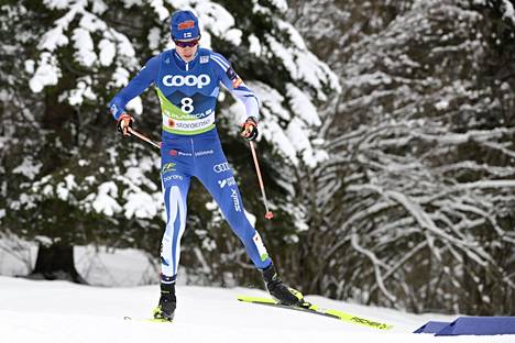 Niko Anttola esitti tasapainoisen suorituksen 15 kilometrin vapaan hiihtotavan  kisassa. 