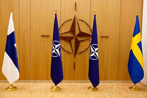 Ruotsin maanpuolustuskorkeakoulun dosentti arvioi uutistoimisto TT:lle Naton reagoivan, jos Turkki todella ratifioisi vain Suomen jäsenyyden ilman Ruotsia. Kuva on jäsenyyshakemusten jättämiseen liittyneestä tilaisuudesta Brysselissä 18. toukokuuta.