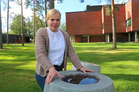 Mira Piitulainen on työskennellyt huhtikuusta asti Kankaanpään kuntakuvataiteilijana. Einar Mar Gudvardarsonin Perhe-teos sijaitsee kaupungintalon tuntumassa.