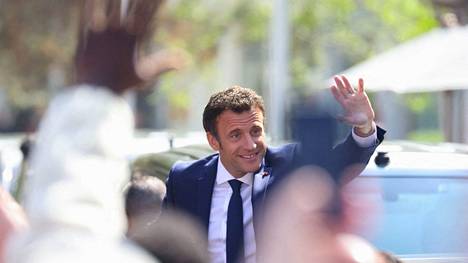 Emmanuel Macron kuvattuna sunnuntaina.