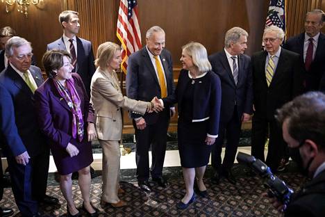 Presidentti Sauli Niinistö ja Ruotsin pääministeri Magdalena Andersson tapasivat senaattoreita Washingtonissa toukokuussa.