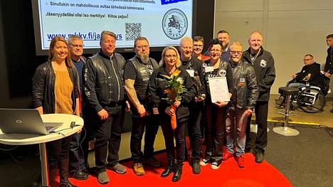 Motoristit koulukiusaamista vastaan MKKV ry sai paikallislehtien valtakunnallisen Antti-patsaan Helsingin moottoripyörämessuilla 4. helmikuuta.