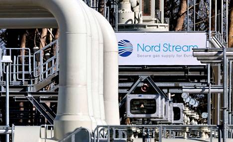 Venäjän valtion kaasuyhtiö Gazprom on jo vähentänyt putkessa kuljetettavaa kaasumäärää. Nord Stream 1 -putkistoa Saksan Lubminissa 8. maaliskuuta 2022. 