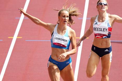 Viivi Lehikoinen juoksi Ostravassa 300 metrin aitajuoksun uuden naisten Suomen ennätyksen. Kuva Tokion olympialaisista.
