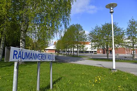 Myös Raumanmeren peruskoulussa monella on edessään viimeiset koulupäivät peruskoulussa. Arkistokuva: Juha Sinisalo 
