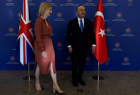 Britannian ulkoministeri Liz Truss ja Turkin ulkoministeri Mevlüt Çavuşoğlu ovat tavanneet Turkin Ankarassa.
